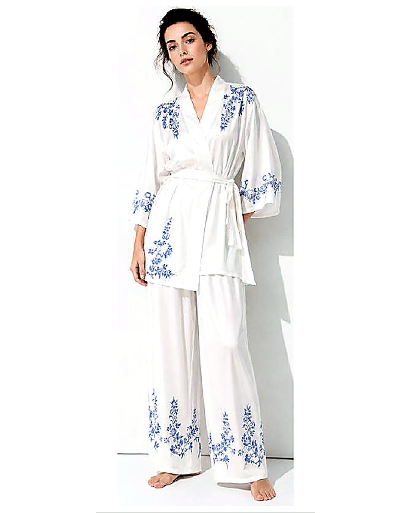 Floral Border Robe Set pajamas and loungewear B2B development reference image